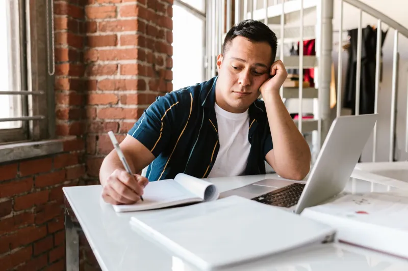 Why Your Brain Votes Against Early Starts: The Psychology of Essay Procrastination and How to Outsmart It